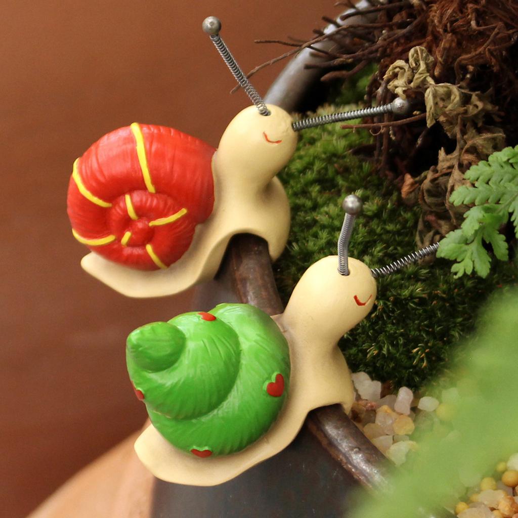 2PCS Colorful Snail Pendants Resin Mini Snails Sculpture Outdoor Fence Hanger for Indoor And Outdoor Flower Pot Decoration