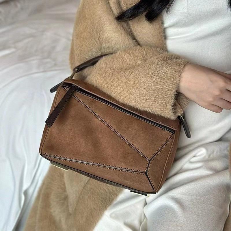 [High Version] Luojia Autumn and Winter New Medieval Geometric Bag Cow Velvet Splicing Pillow Bag Boston Bag