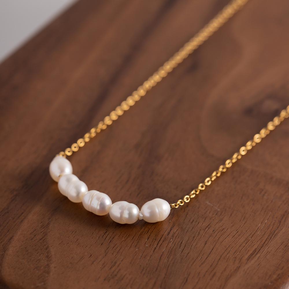 18K vergoldete Edelstahl Schlüsselbeinkette mit natürlichen Süßwasserperlen