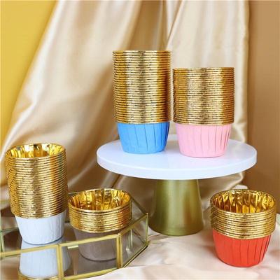 Copos de muffin de aniversário e casamento à prova de óleo vermelho dourado - Copos de sobremesa de papel resistentes a altas temperaturas