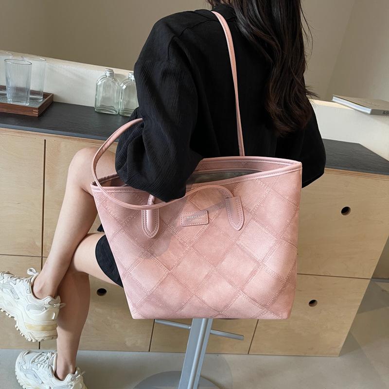

Large capacity portable high-end tote bag fashionable underarm bag women s bag trendy 2024 new shoulder commuter bag рожевий