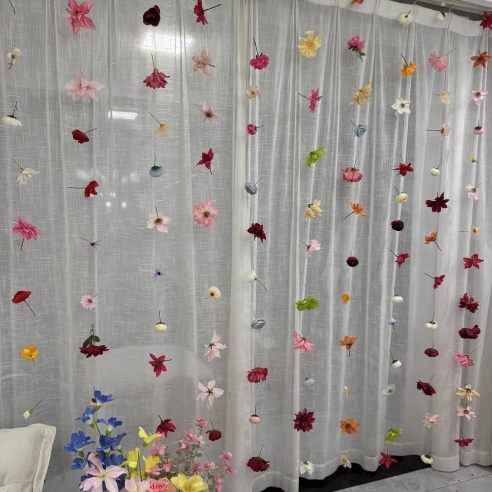 Bohemian-Stil Künstlicher Schwimmender Blumenvorhang Simulierte Blume Romantischer Blütenblatt-Regenwasserfall Ohne Welkende Blume Kulisse