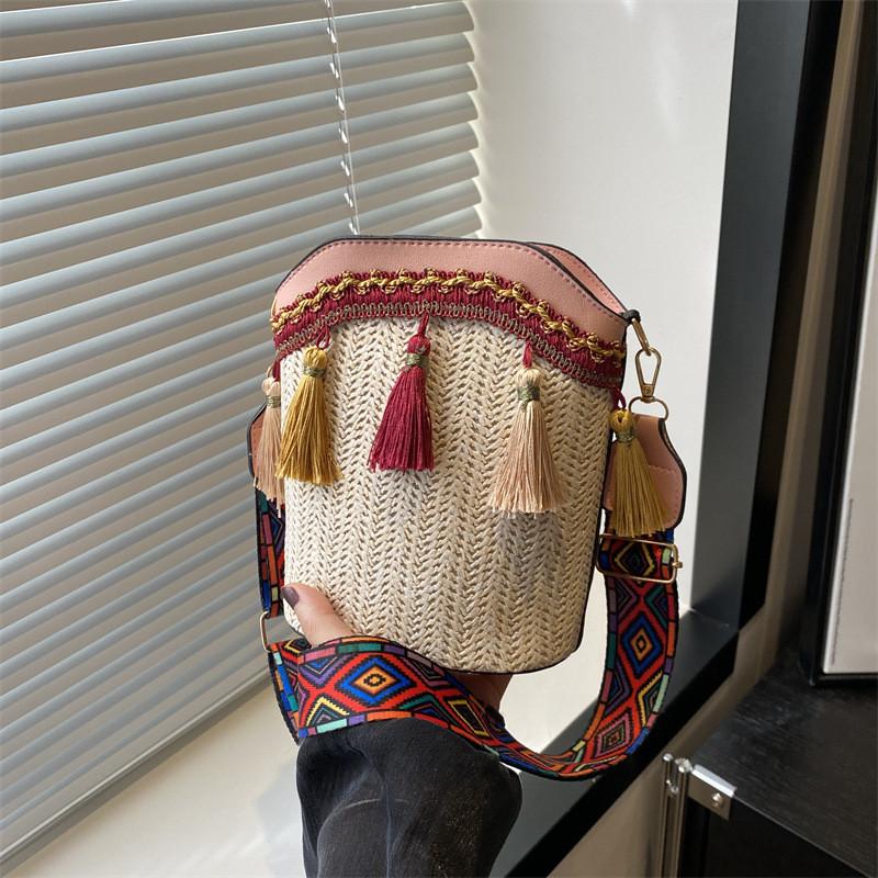 Ethnic Style Woven Bucket Bag With Tassels For Daily Casual Wear