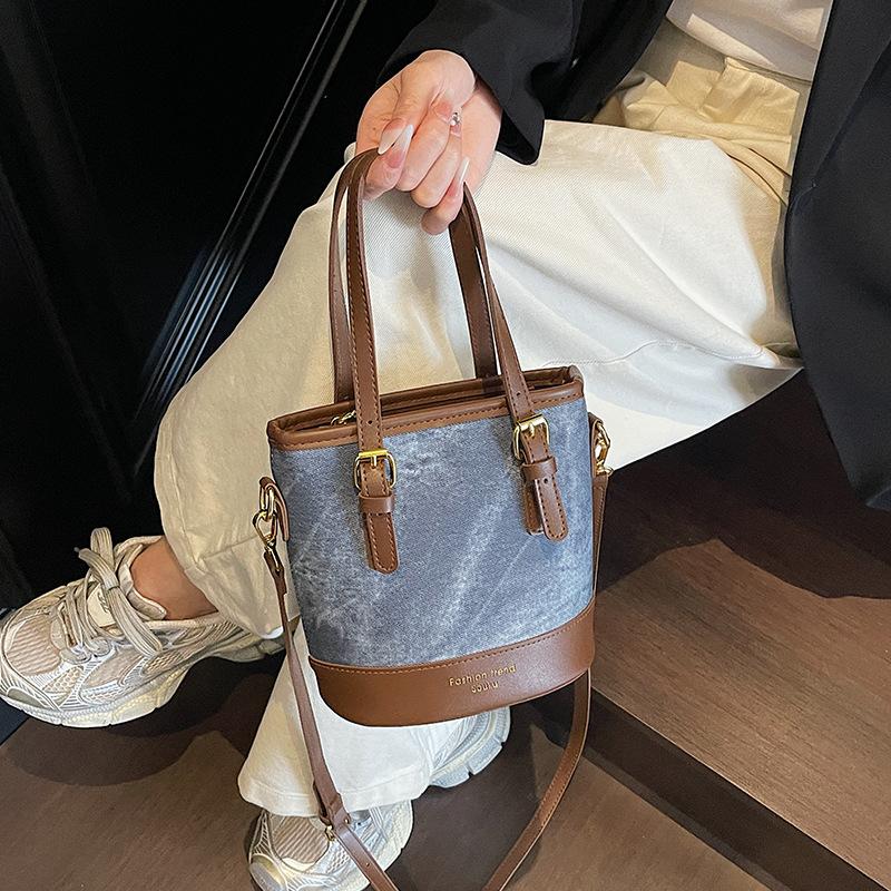 Geantă tip găleată cu design de nișă populară anul acesta, Stil nou de primăvară pentru femei, Geantă simplă pe un umăr și crossbody, Geantă de mână mică la modă