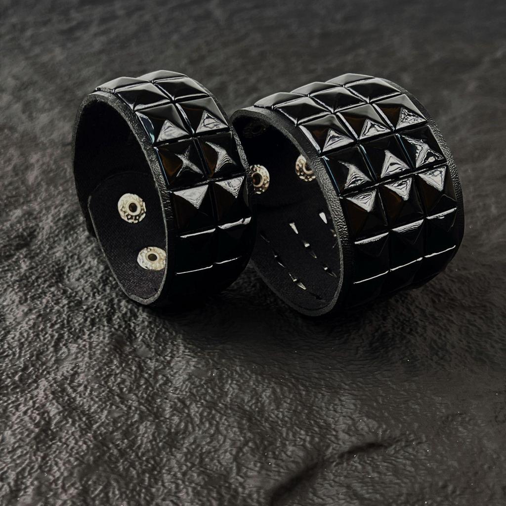 Pulseira Punk Street Style Unissex com Rebites Pretos