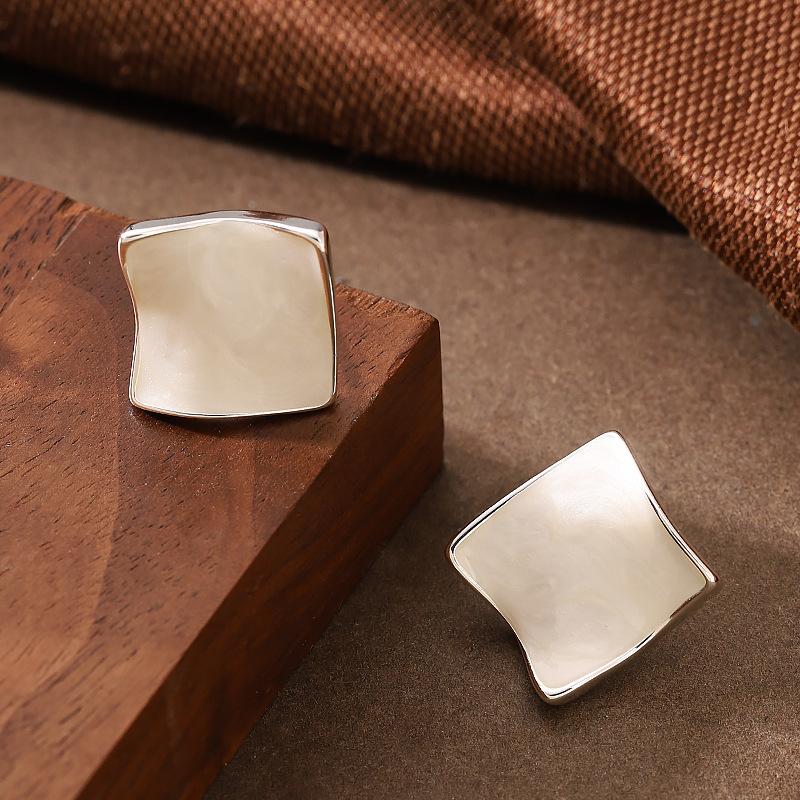 Stylish and simple oil dripping geometric square stud earrings women's niche design earrings light luxury high-end vacation style accessories