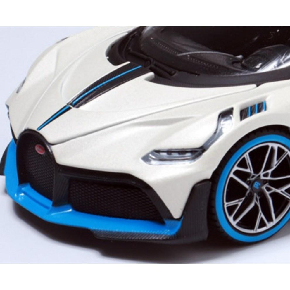 Maisto 1:24 Bugatti Divo Kovový model auta, bílý
