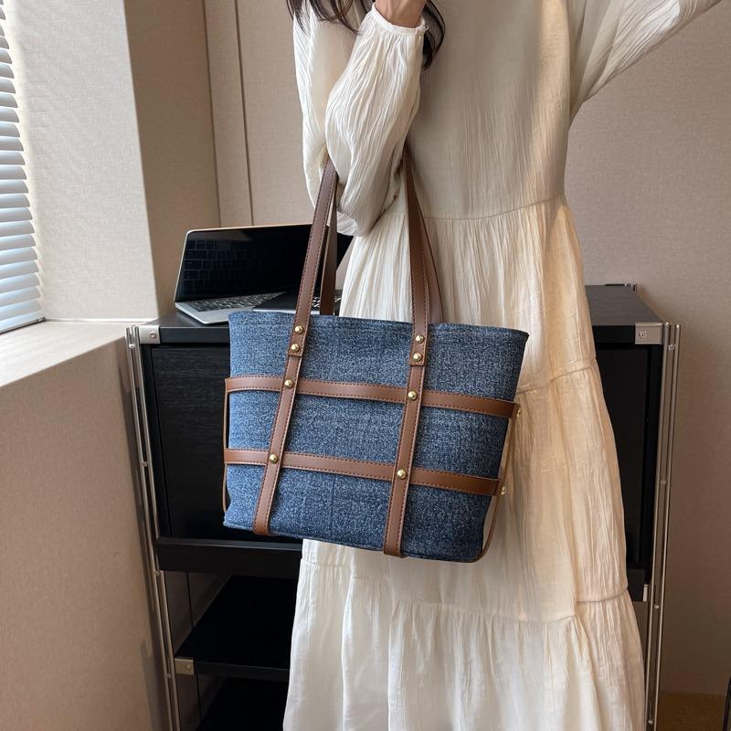 Denim splicing contrasting color commuter women's bags autumn and winter new large-capacity shoulder bags fashionable tote bags