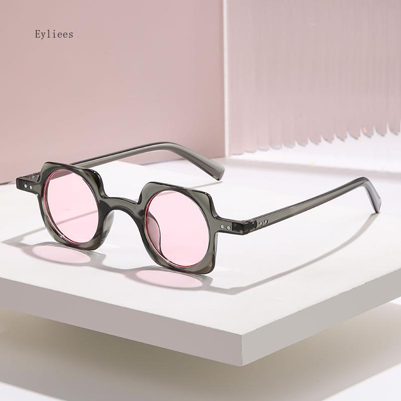 Retro Small Square Sunglasses Women Fashion Clear Round Ocean Lens Eyewear Men Punk Rivets Sun Glasses Shades UV400 gafas de sol