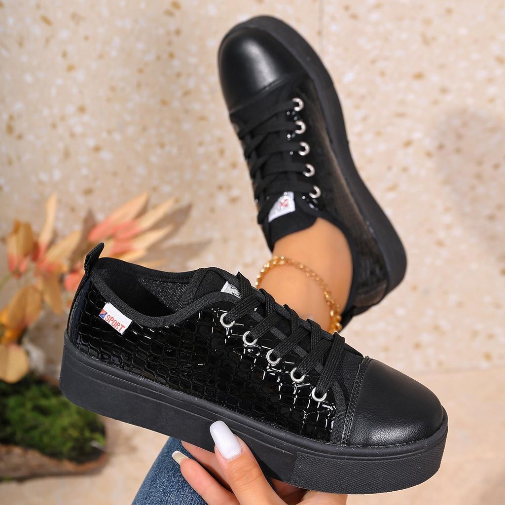 Fashion New women's flat casual single shoes, perforated and breathable white sneakers, women's sports shoes