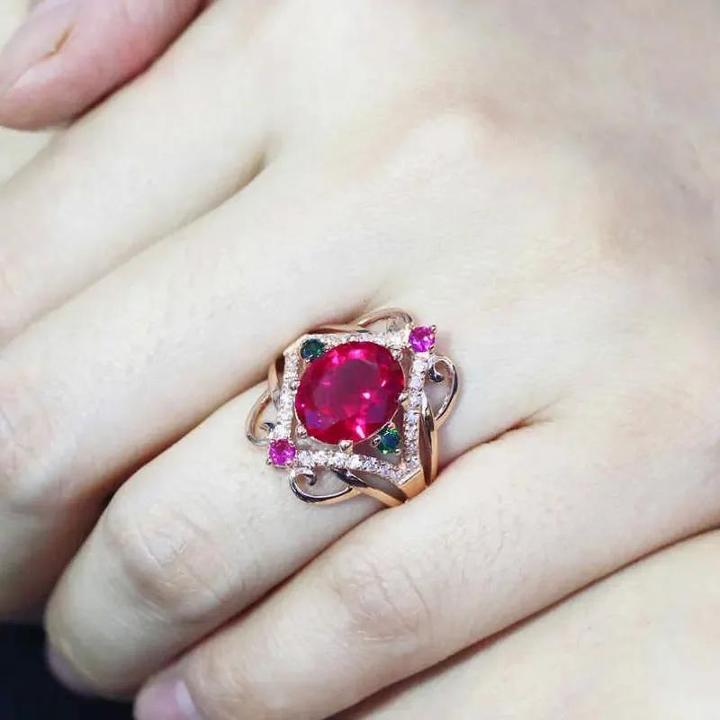 Inspiration Color Crystal Rhombus Ruby Rings for Women with Plating Rose Golden Fashionable Luxury Engagement Ring Zircon