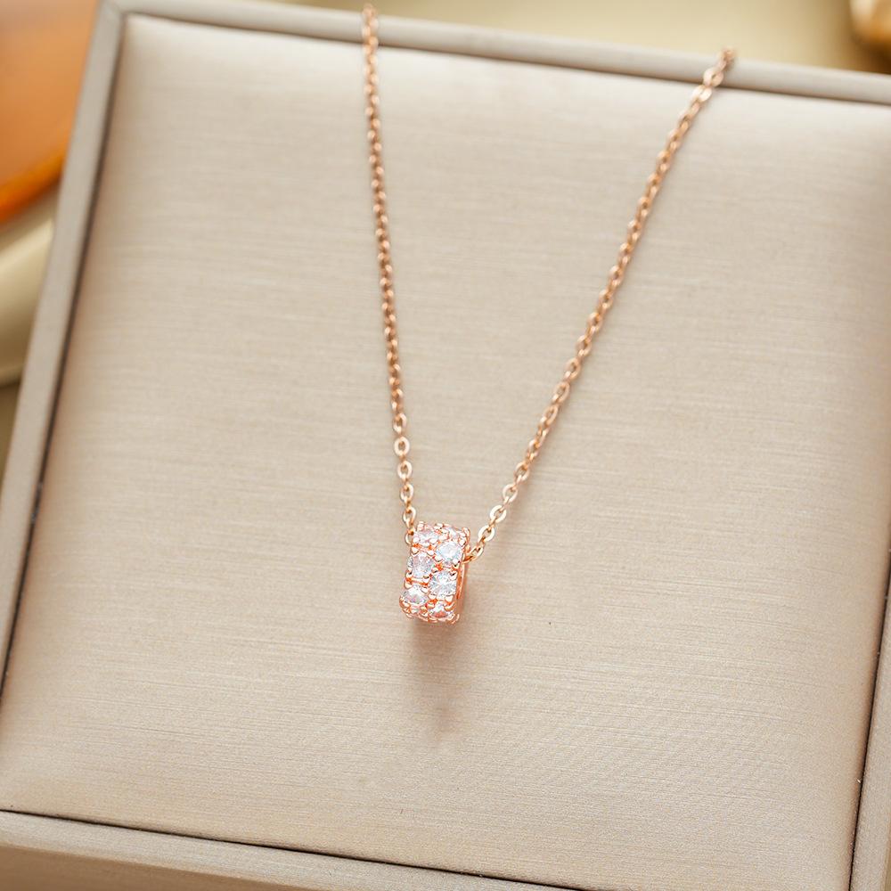 Zarte Mikro-Pavé-Taille Anhänger Titanstahl Halskette Damen Leichter Luxus Minimalistische Schlüsselbein Kette