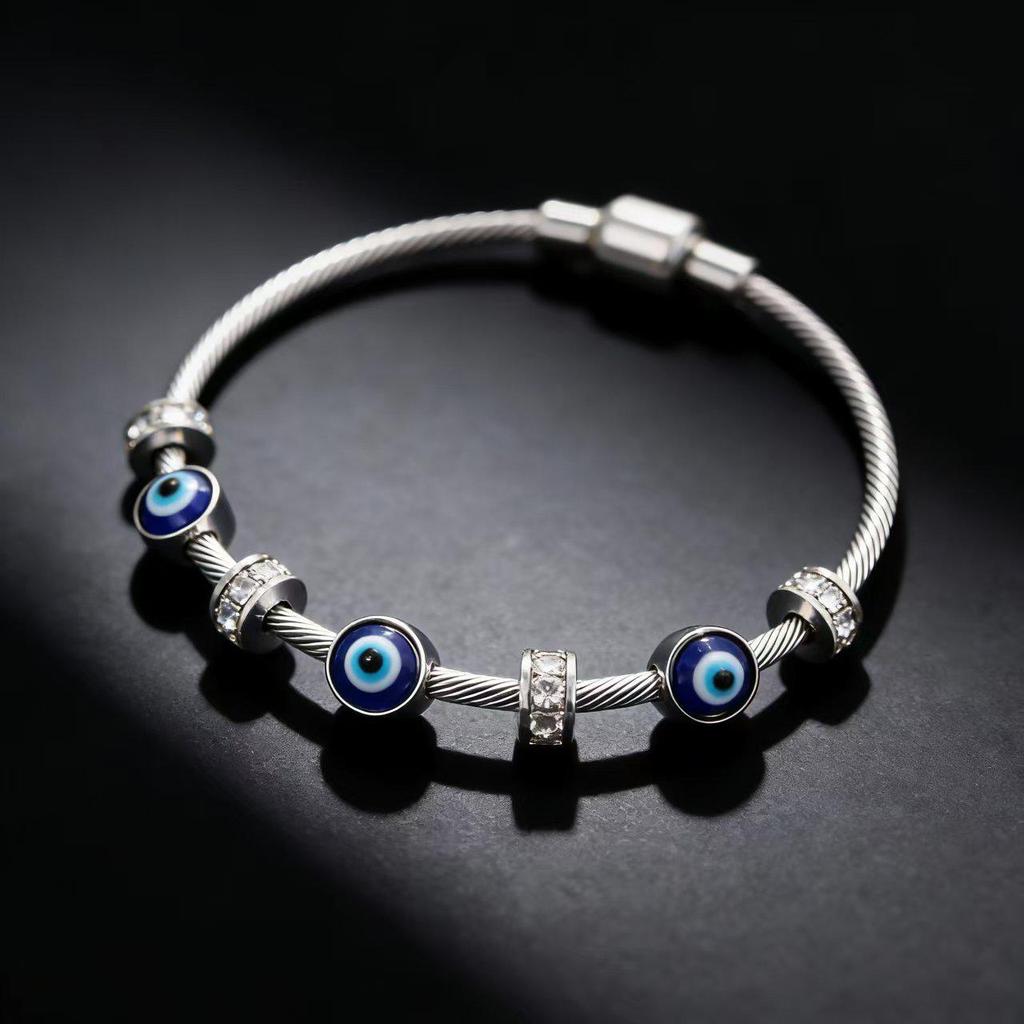 Korean-Style Roman Numeral Diamond Bracelet, Stainless Steel, Fade-Resistant, Fashionable, Simple Jewelry.