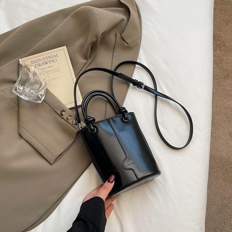 

Summer Popular Popular Small Bag Women s 2025 New High-Grade Versatile Messenger Bag Exquisite Portable Bucket Bag Black without pendant