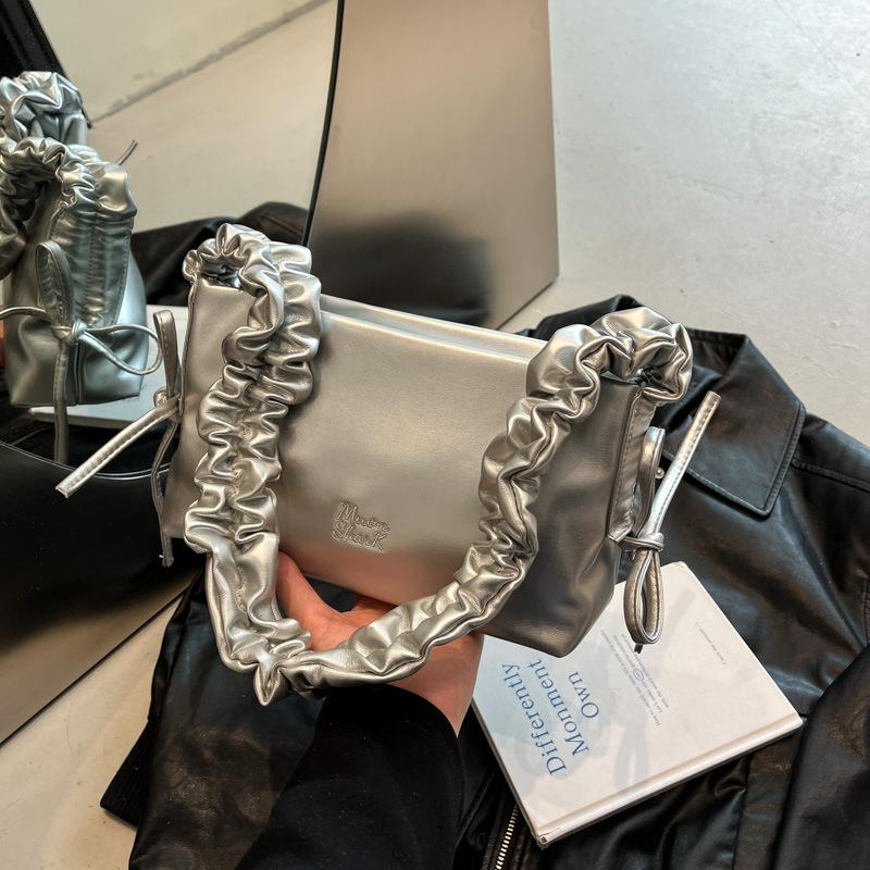 

Нишевый дизайн плиссированный бант маленькая сумка женская новая летняя на плечо кроссбоди подмышечная сумка серебряный