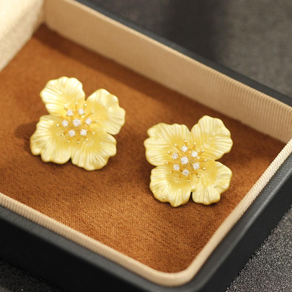 French simple drip oil four-color flower stud earrings niche high-end gentle flower earrings 925 silver needle earrings women