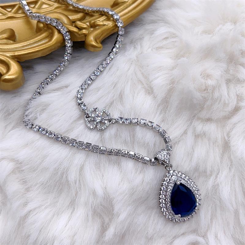 Elegant Four-Leaf Clover Necklace with Large Petals and Full Diamond Design