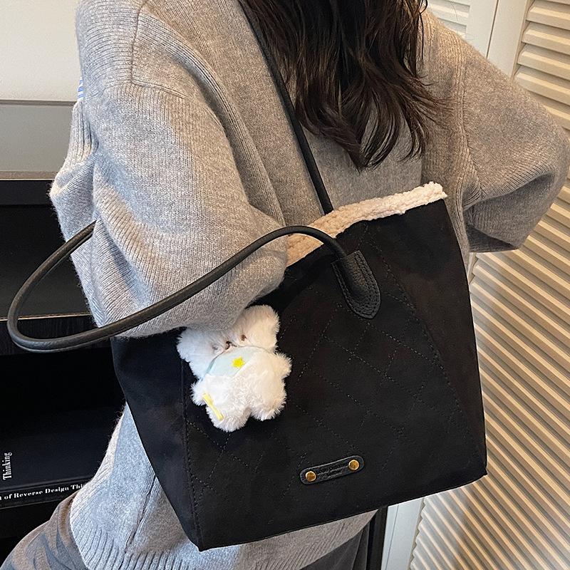 Large Capacity Fashion Commuter Special Bag Women's 2025 New Autumn Shoulder Bag Daily Hand Bag Fashionable Armpit Bag