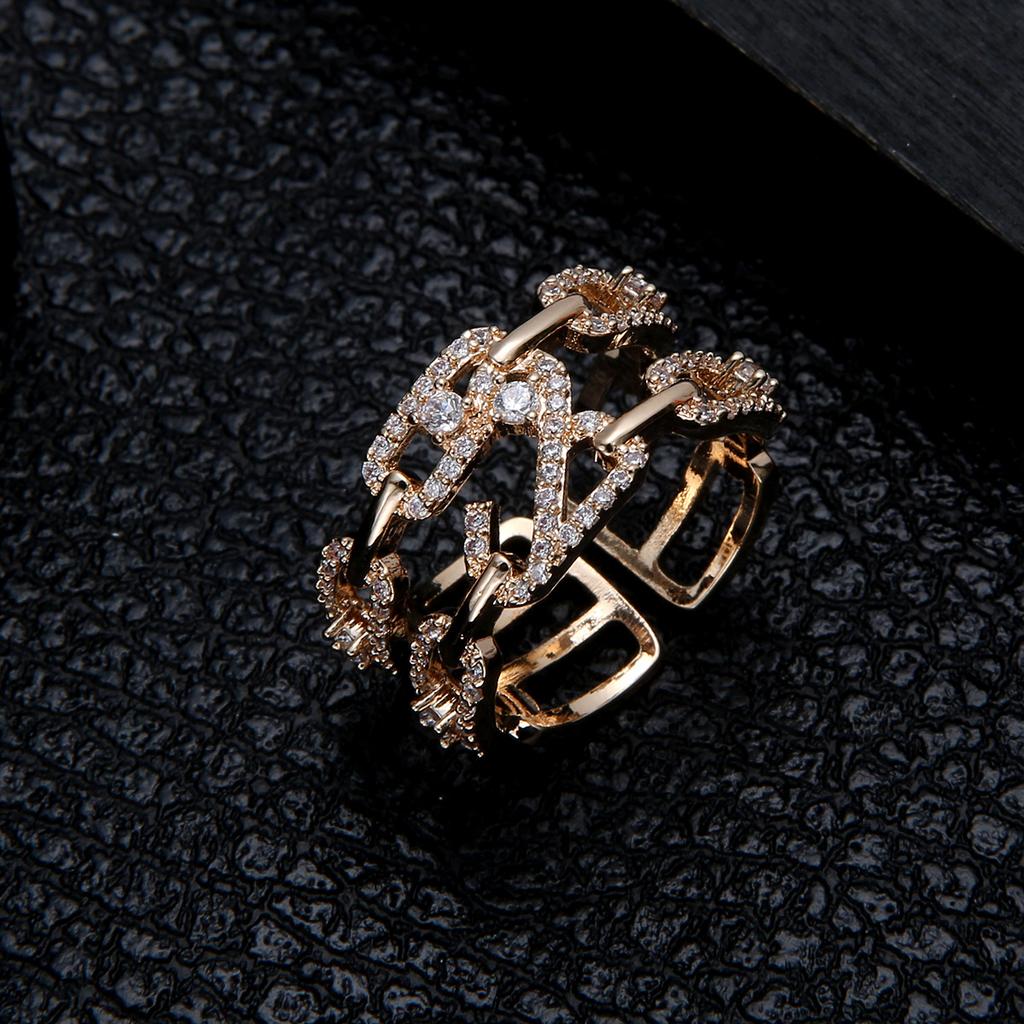 Nuevo Anillo de Temperamento, Estilo Clip de Papel Cuadrado de Circonita, Anillo Completamente Diamantado, Personalidad Exagerada, Moderno y Versátil