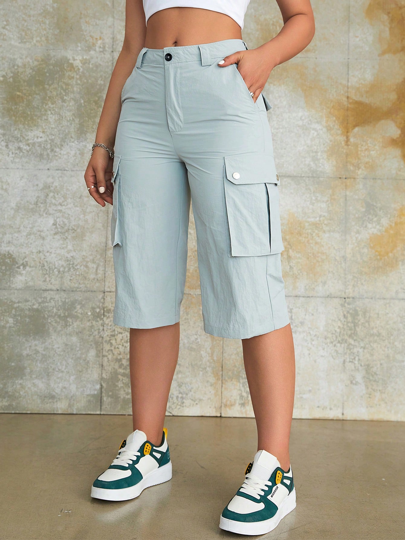 

Брюки-капри Rose Beauty A Street с высокой талией и карманами-клапанами по бокам