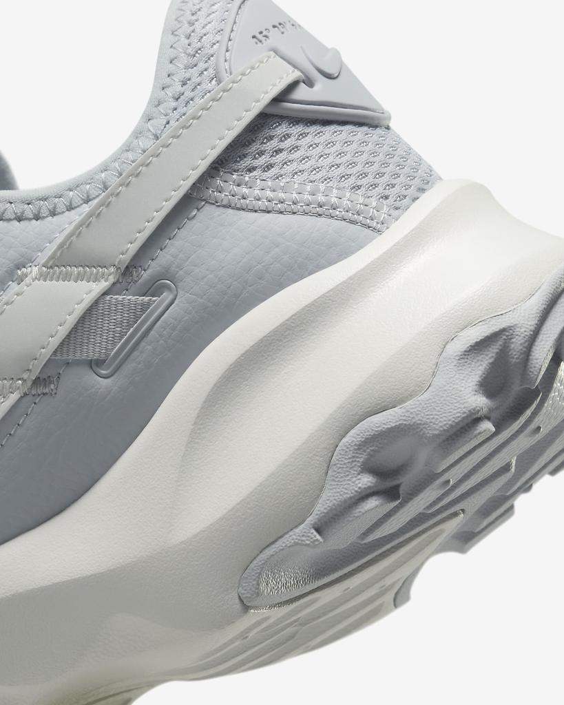 DD9682-005 Nike Women's TC 7900 Wolf Grey Photon Dust Metallic Platinum (Women's