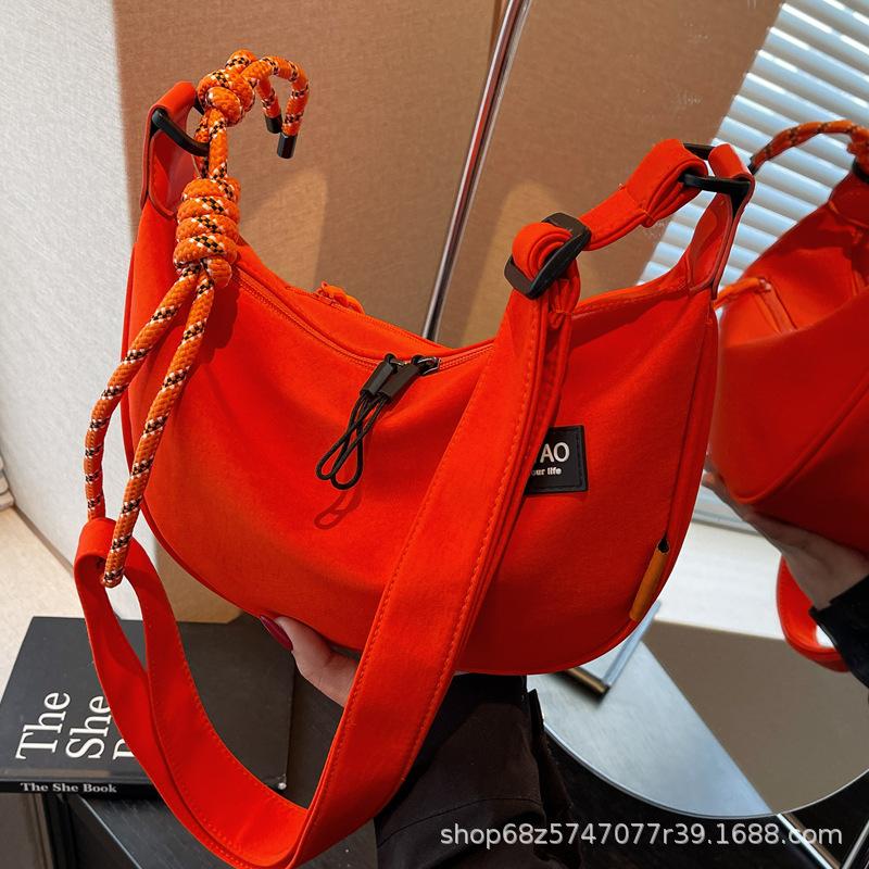 Casual and Versatile Nylon Cloth Bag 2025 New Women's Bag Popular Popular Crossbody Bag Fashionable Shoulder Dumpling Bag