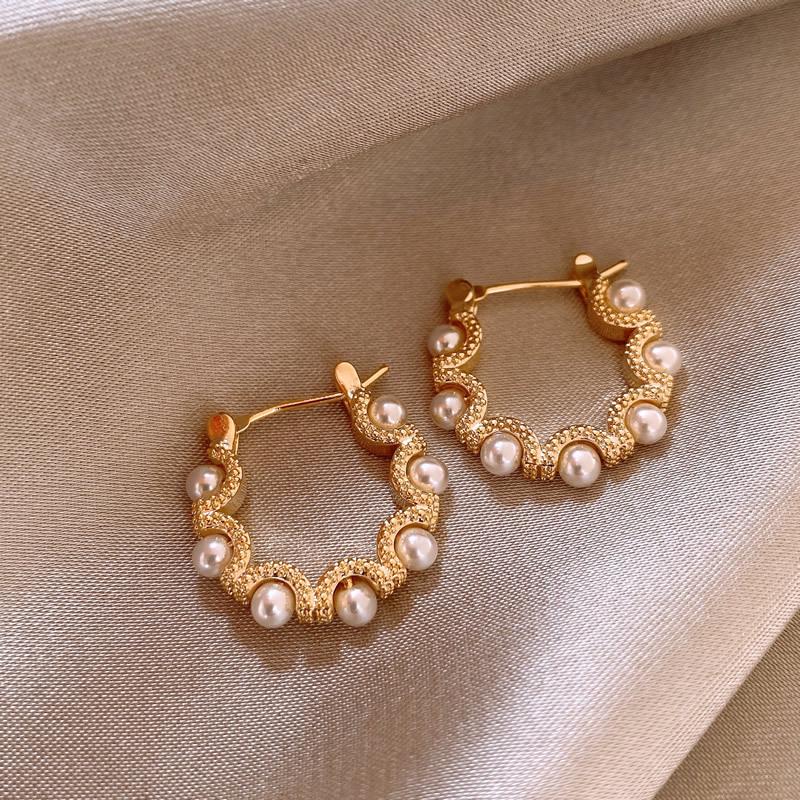 2024 Retro French Pearl Hoop Earrings – Elegant and Unique Design for Women
