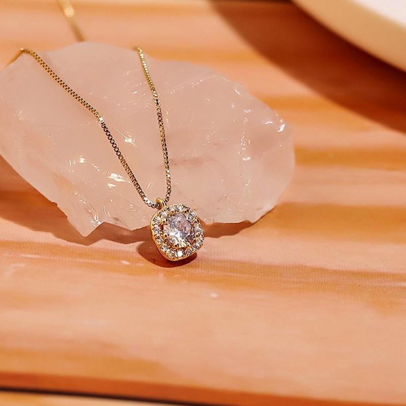 Small square diamond necklace women s summer light luxury super flash full diamond geometric square pendant collarbone chain fashionable