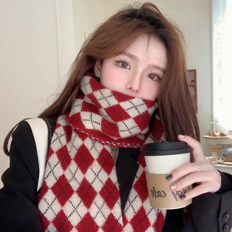 

Women s Red Diamond Check Knitted Wool Scarf - Warm & Versatile Snood for Christmas and Winter 180
