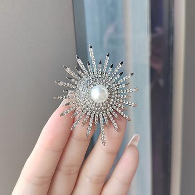 Niche Sunflower Pearl Brooch Women'S Full Diamond Pin Suit Sweater Cardigan High-End Clothing Accessories