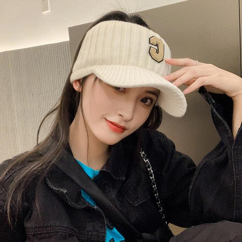 Fashion C letter knitted cap, women's autumn and winter, warm and cold-proof sports and leisure, thin face wool hat