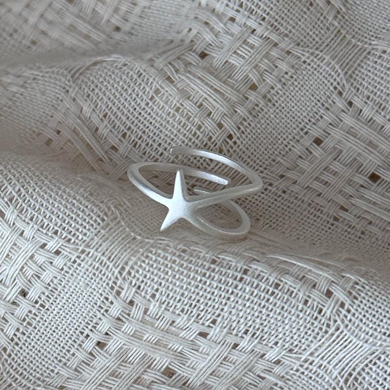 Elegant Starfish Ring: Fresh, Sweet & Versatile Women's Fashion Jewelry - Exquisite Light Luxury Trend.