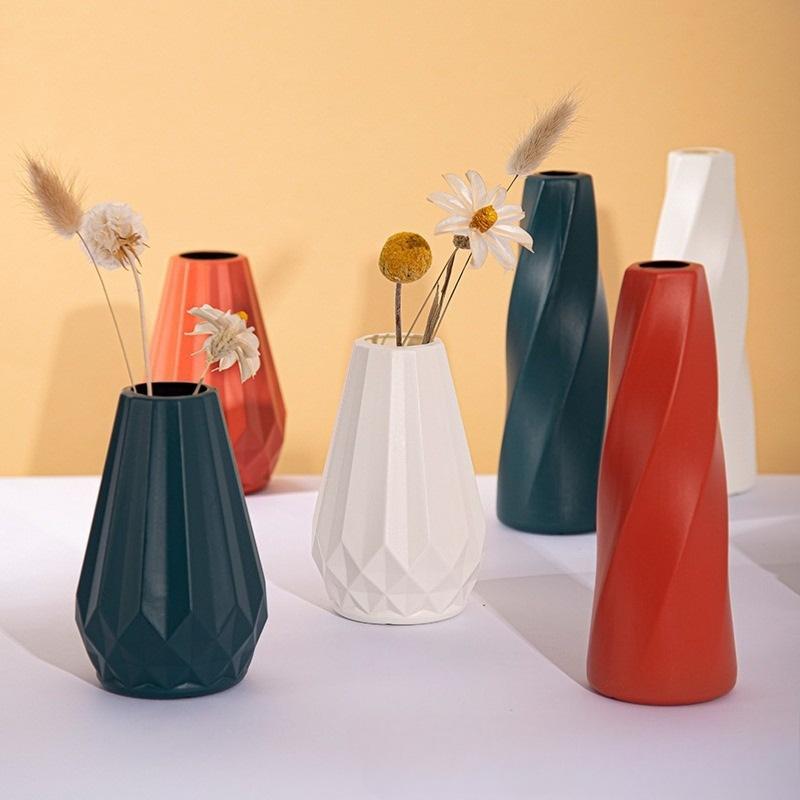 Simple and Fresh White Vase, Creative Flower Arrangement Container, for Kitchen Living Bedroom, Home Simulated Vase Decoration.