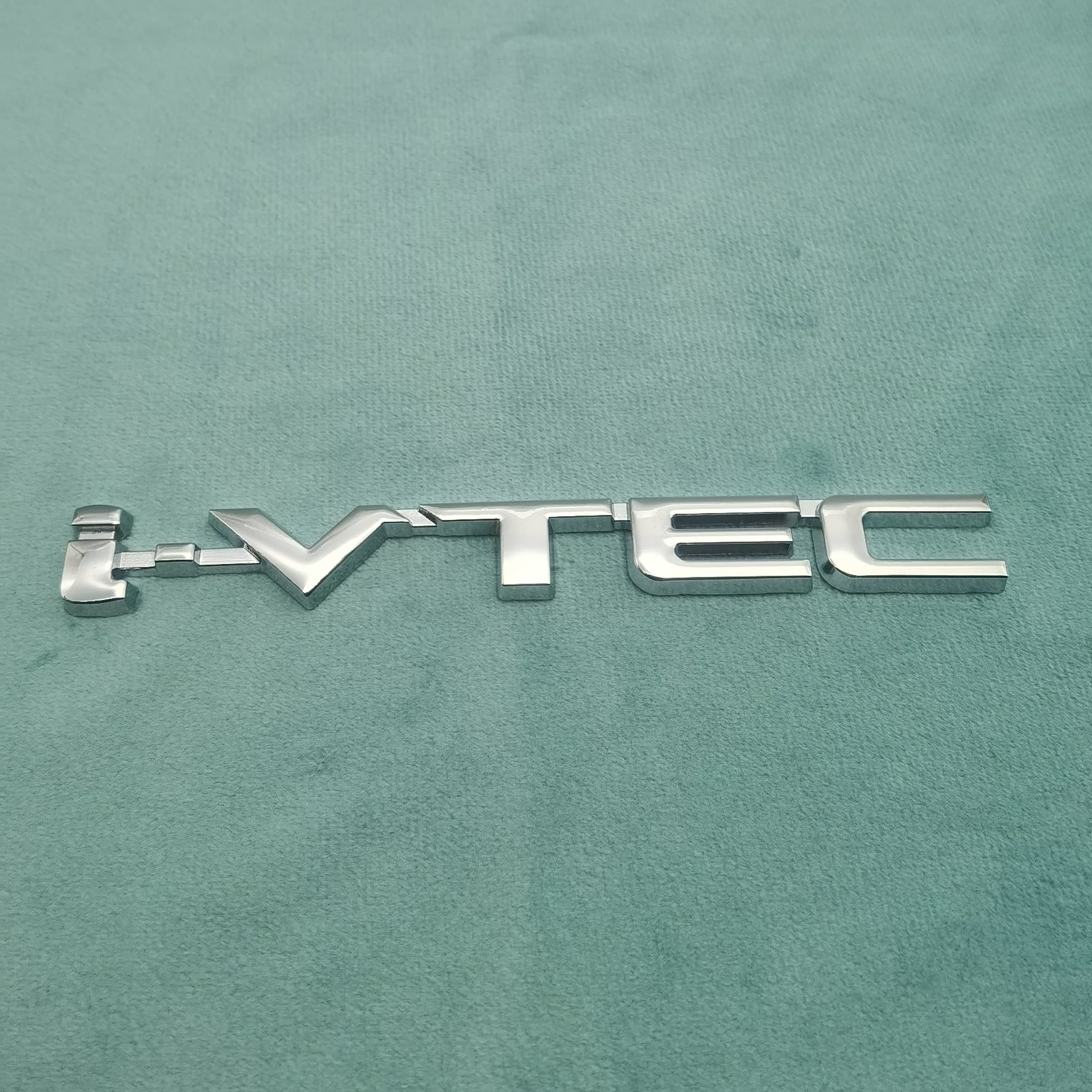 1 шт. 3D Металлические Объемные Буквы Эмблема i-VTEC Значок Наклейка на Боковое Крыло Автомобиля Заднюю Крышку Багажника для Accord Civic Accord Odyssey CRV Аксессуары для Украшения серебряный