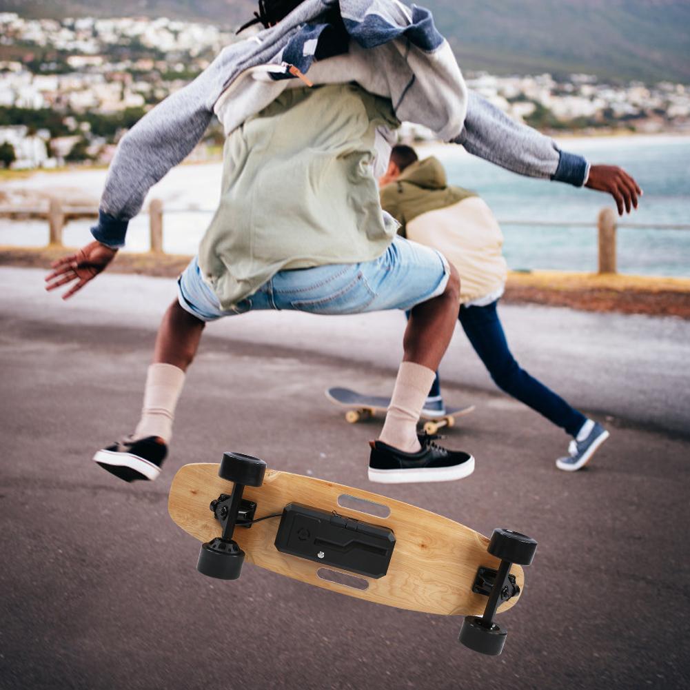 8 Lagen Esdoorn Dek Corrosiebestendigheid Draagbaar Verwijderbaar Dubbele Aandrijving Vier Wielen Elektrische Scooter