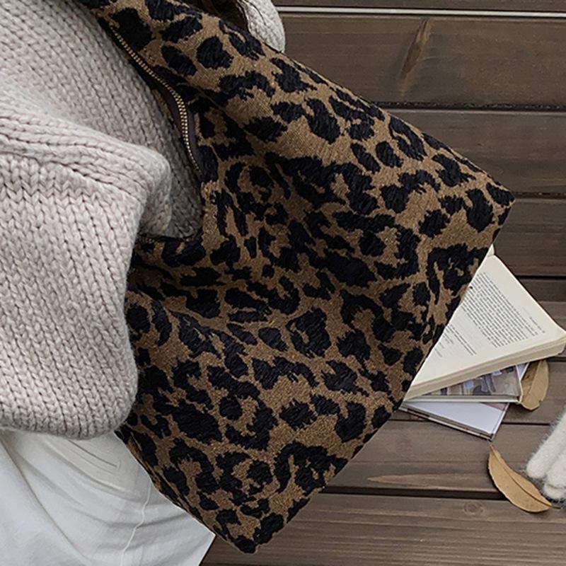 Retro Big Bag Women's Autumn 2025 New Foreign-style Large-capacity Shoulder Bag High-value Commuter Tote Bag