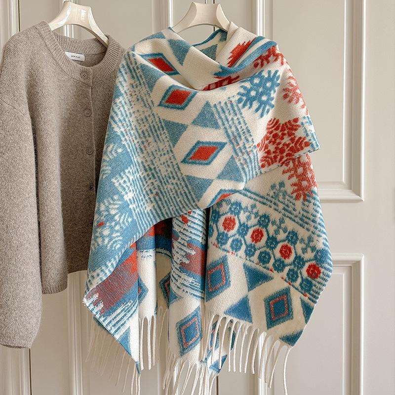 Cozy Wool Tassel Shawl for Women – Autumn/Winter Photography Cloak