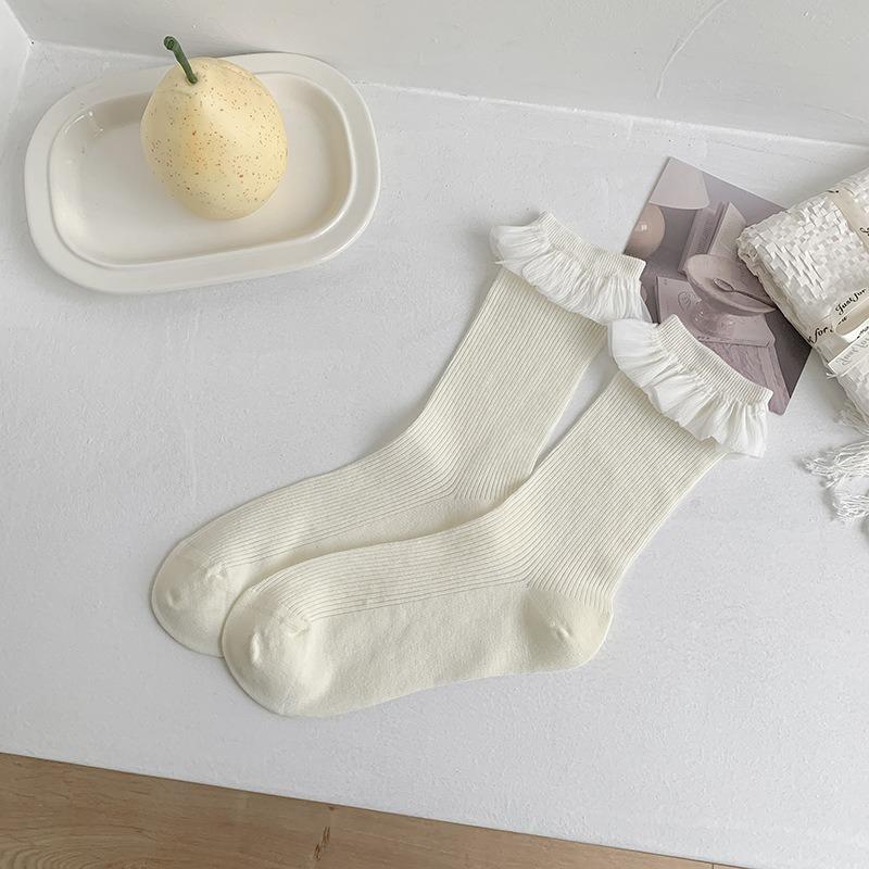 Ladies Spring and Summer Thin Literary Small Flowers Sweet Bow Boneless Curled Rim In The Tube Stack Socks