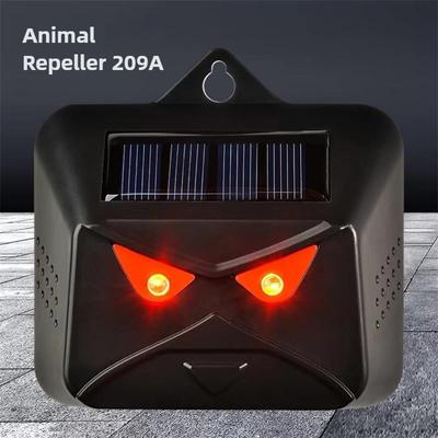 New Waterproof Outdoor Animal Deterrent Device With Laser Red Light Strobe Light For Animal Expulsion Solar Deer Repellent