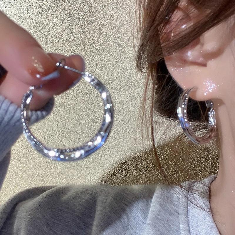 INS-style Minimalist Silver Needle, Versatile Plain Ear Hoop, Light Luxury Metal Round Hoop Earrings, High-end Ear Jewelry