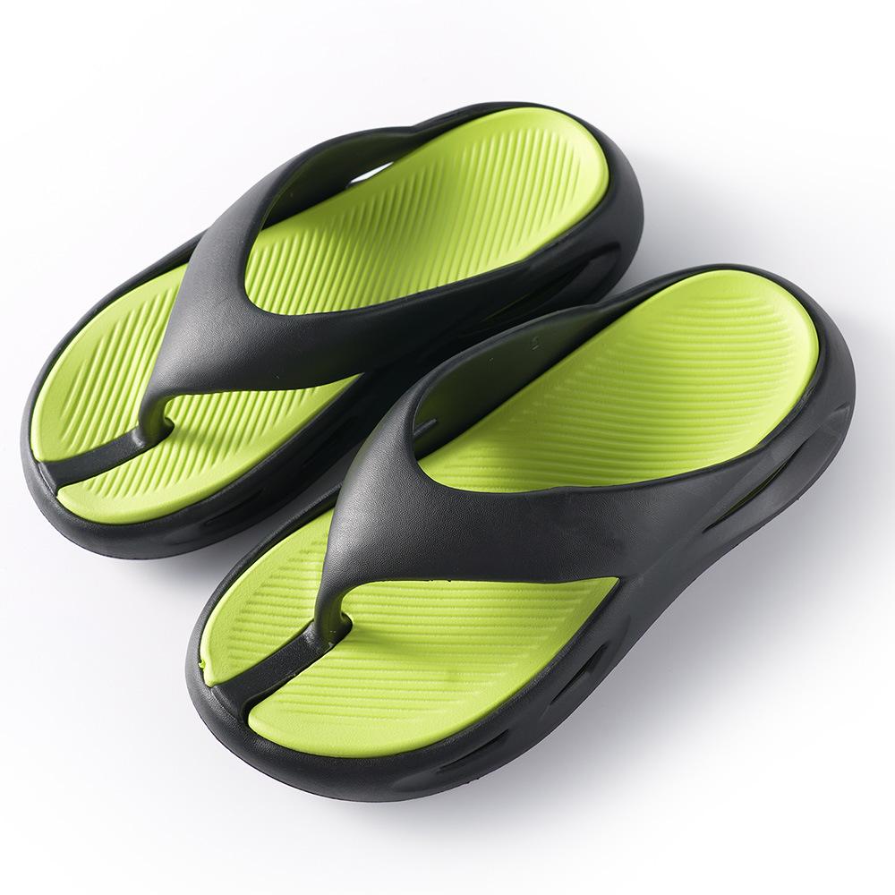 

Мужские тапочки модные, повседневные, нескользящие и на толстой подошве.. Новые модели с уголками, пляжные домашние сандалии. 40-41