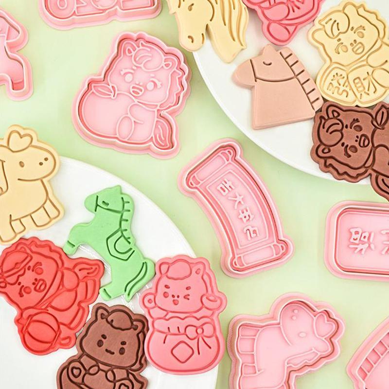 Year Of The Horse Cookie Cutters Chinese New Year 3D Cartoon Horse Shape Pressable Biscuit Mold Cookie Stamp Kitchen Baking Tool