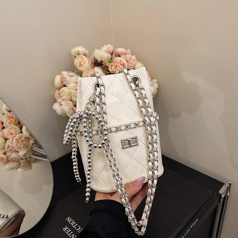 Rhombus chain bag women's new niche design single shoulder messenger bag is now popular bucket bag