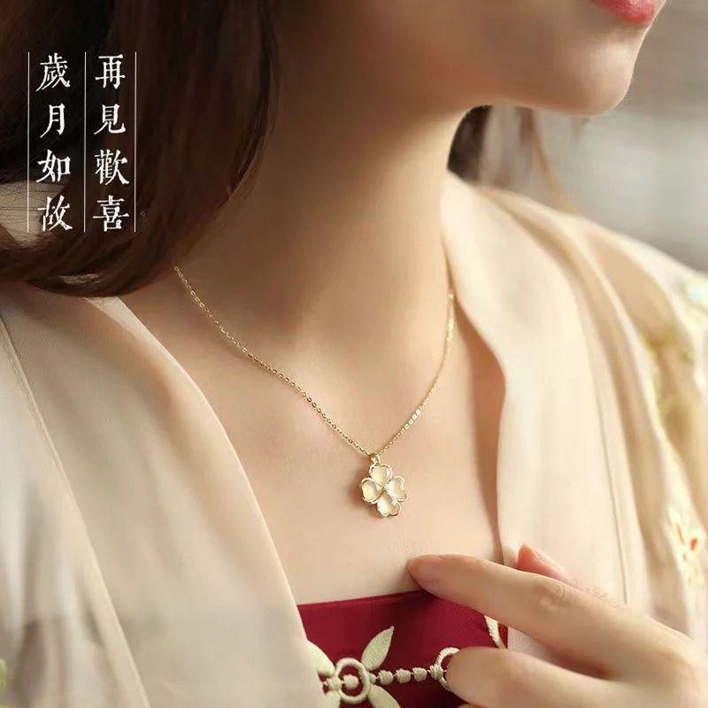 Women Light Luxury Niche Minimalist Four Leaf Clover Cat Eye Stone Clavicle Necklace