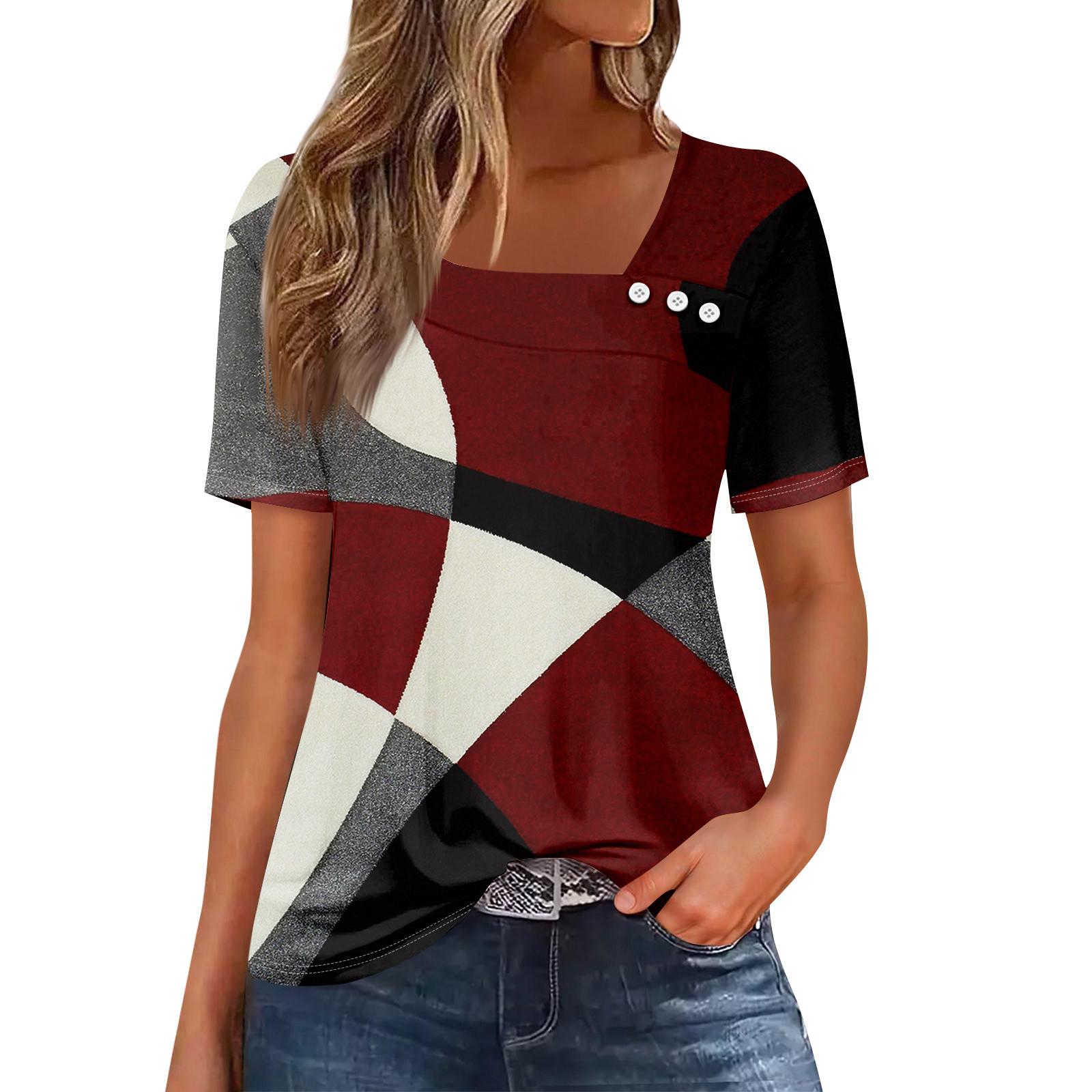 

Жіноча повсякденна футболка з асиметричним вирізом і короткими рукавами з принтом і декоративними ґудзиками XL винний