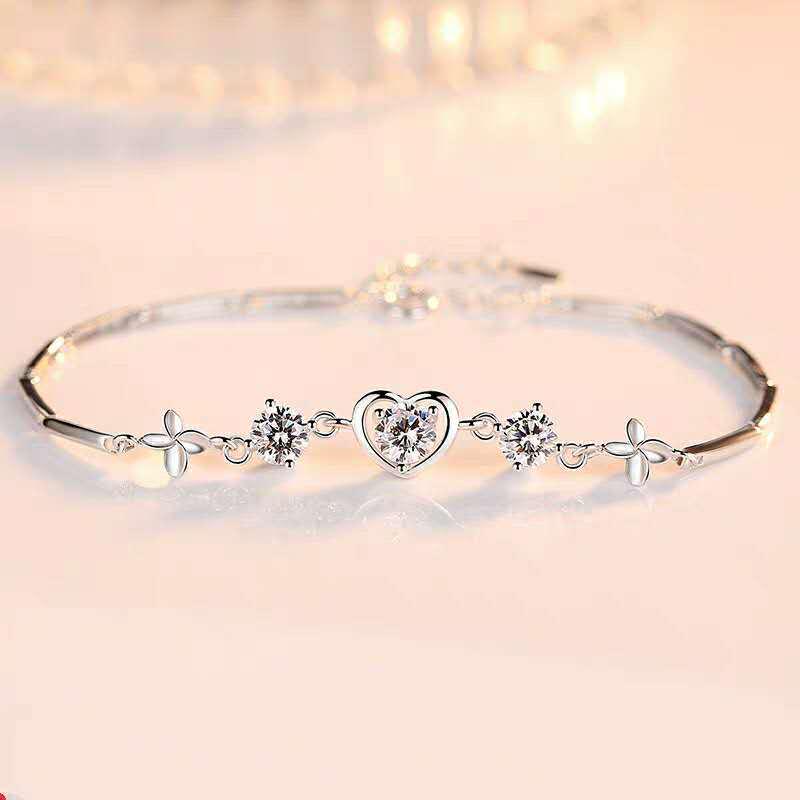 Four-Leaf Clover Handmade Lucky Bracelet for Women, Simple European and American Style, Perfect for Students and Friends