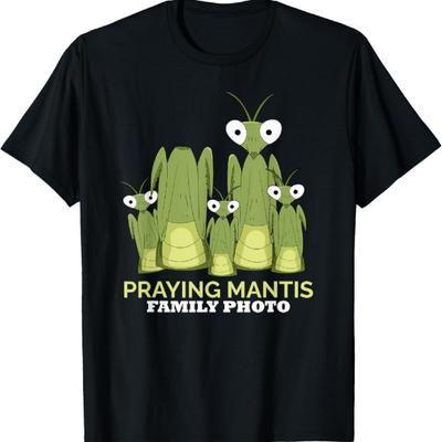 Praying Mantis Family Photo Insect Funny Praying Mantis T-Shirt
