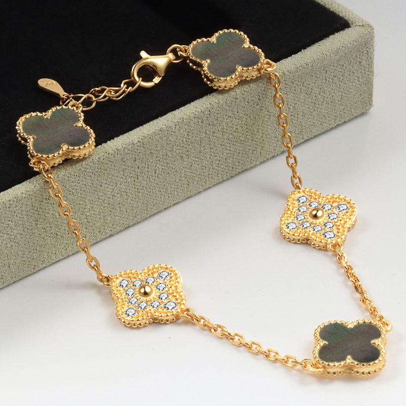 Women's Four-Leaf Clover Bracelet – 18K Gold Plated with Double-Sided Mother-of-Pearl, Elegant High-Quality Accessory, Chic and Lucky Design.