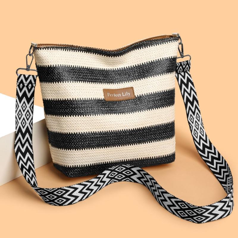 New Women's Shoulder Bag Casual Personality Flow Fashion Niche Messenger Bag Large Capacity Tote Bag
