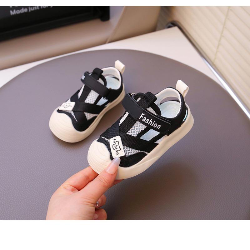 Sandalias para niños nuevo verano niños baotou casual hueco zapatos de playa niños medianos deportivos zapatos de bebé moda